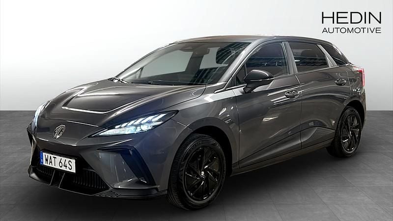 Grå (grey) Begagnad 2023 MG MG4 EV Halvkombi | 249 900 kr (Marknadspris) - Bild 1/4