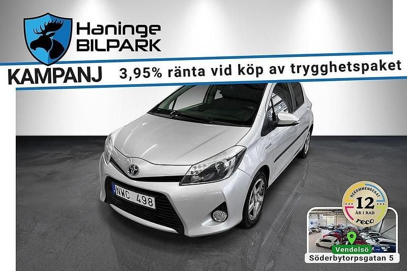 Silver Begagnad 2012 Toyota Yaris Hybrid Style Halvkombi | 89 995 kr (Marknadspris) - Bild 1/3