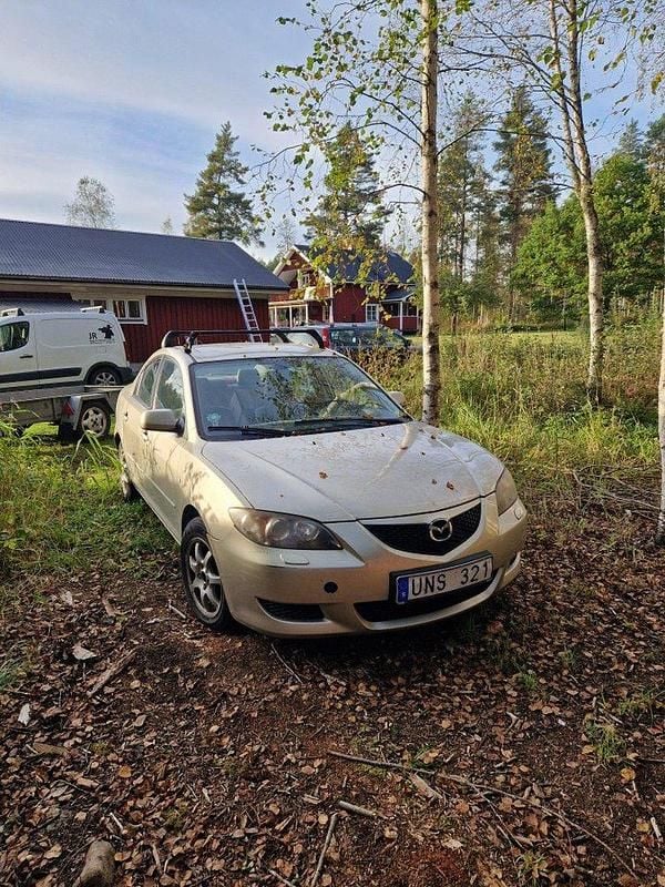 Silver Begagnad 2003 Mazda 3 Sedan | 13 000 kr (Marknadspris) - Bild 1/1