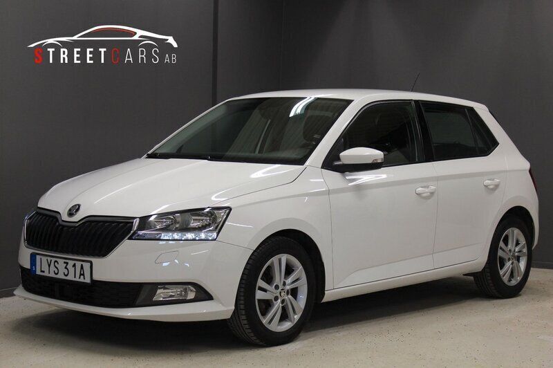 Vit Begagnad 2021 Skoda Fabia Style Halvkombi | 139 000 kr (Marknadspris) - Bild 1/4