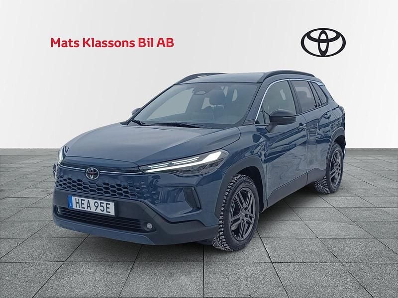 Silver Ny 2025 Toyota Corolla Cross Style SUV | 429 000 kr (Lite dyr) - Bild 1/4