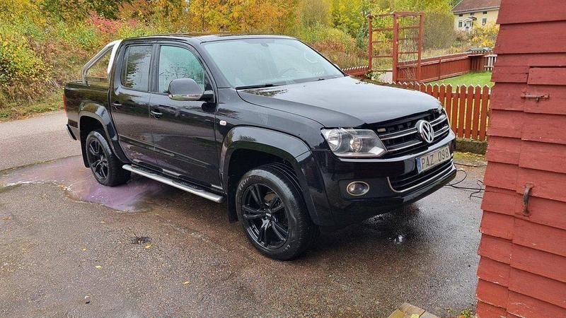 Svart Begagnad 2013 VW Amarok Highline Pickup | 160 000 kr (Marknadspris) - Bild 1/4