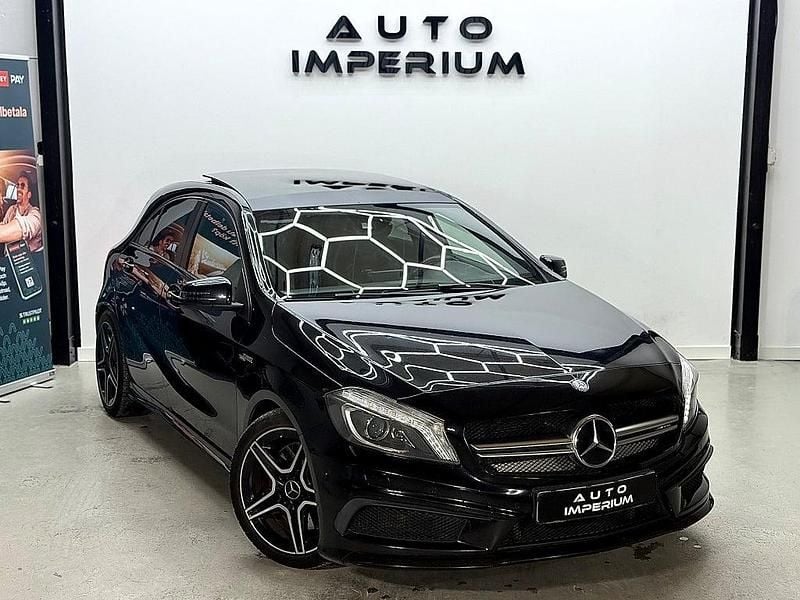 Svart Begagnad 2014 Mercedes A45 AMG AMG Halvkombi | 219 900 kr (Marknadspris) - Bild 1/4