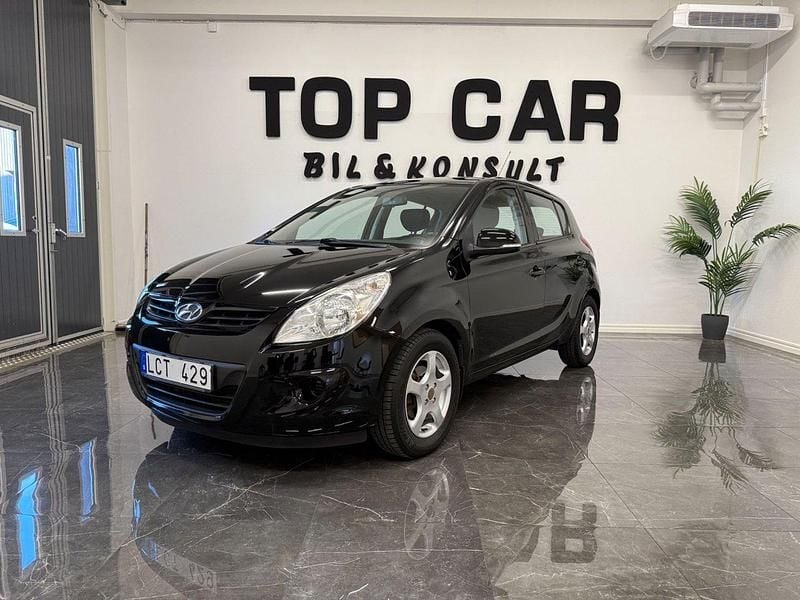 Svart Begagnad 2011 Hyundai i20 Select Halvkombi | 69 900 kr (Lite dyr) - Bild 1/4