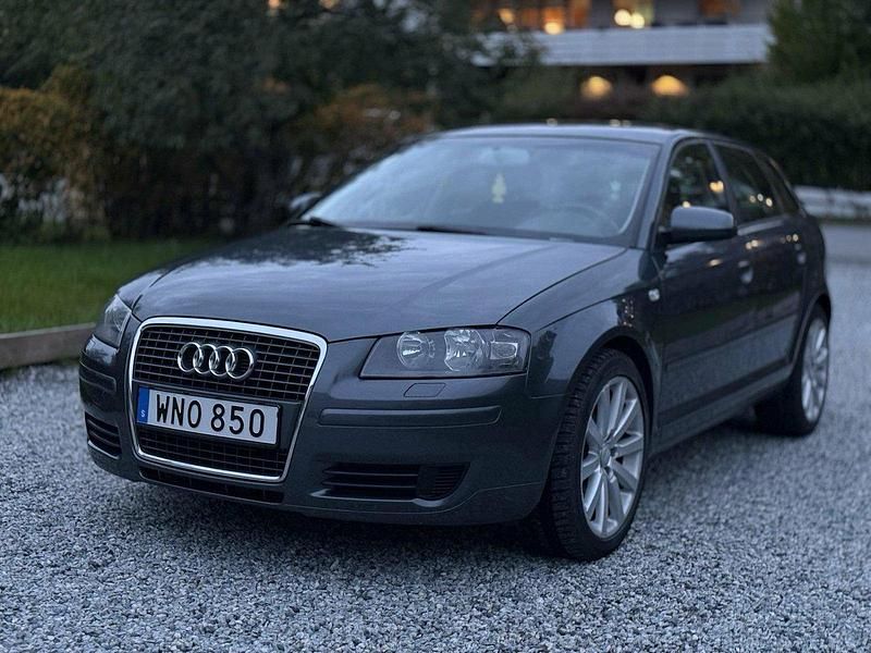 Grå Begagnad 2005 Audi A3 Sportback Halvkombi | 36 900 kr (Marknadspris) - Bild 1/4