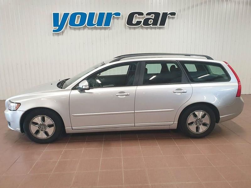 Begagnad Volvo V50 116 HK (85 kW) 2011 Ljusgrå (gråmetallic) Kombi