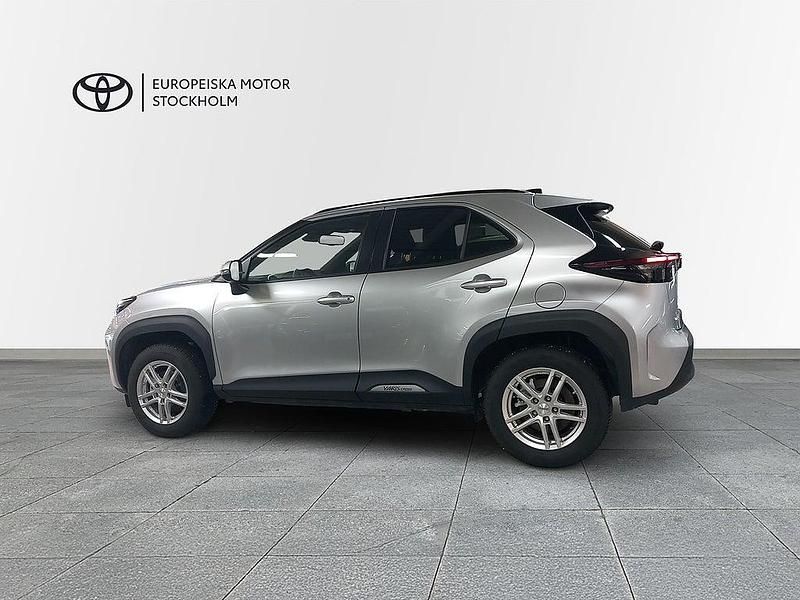 Begagnad Toyota Yaris Cross Active 92 HK (67 kW) 2025 Silver SUV
