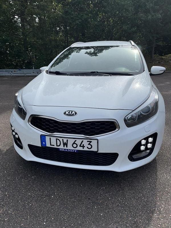 Vit Begagnad 2016 Kia Ceed Sportswagon 2 Kombi | 45 000 kr (Superpris) - Bild 1/4