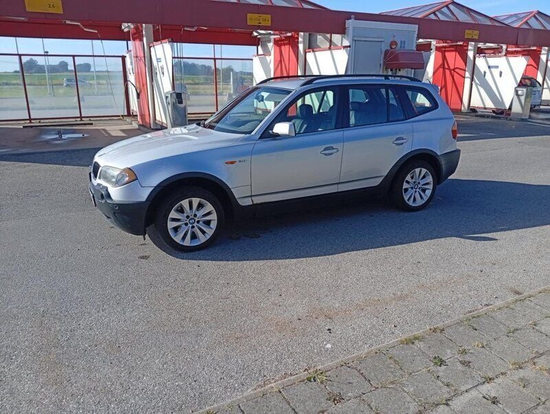 Silver Begagnad 2004 BMW X3 SUV | 45 000 kr (Marknadspris) - Bild 1/4