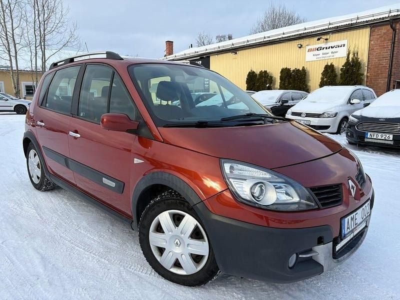 Begagnad Renault Scénic II 135 HK (99 kW) 2007 Röd Minibuss