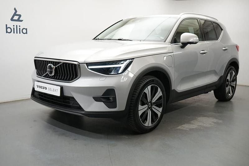 Silver Begagnad 2022 Volvo XC40 Plus SUV | 449 900 kr (Dyr) - Bild 1/3