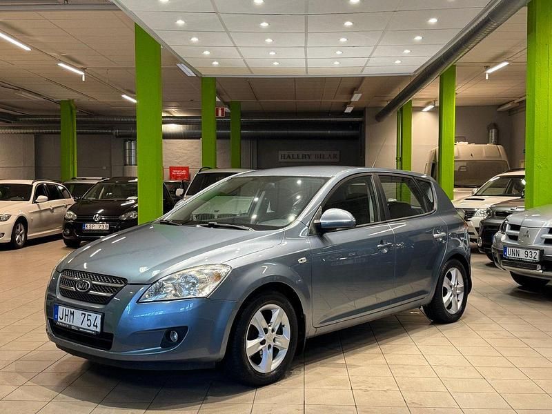 Blå Begagnad 2007 Kia Ceed EX Halvkombi | 49 900 kr (Bra pris) - Bild 1/4