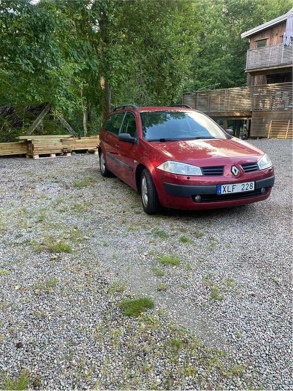 Röd Begagnad 2006 Renault Mégane GrandTour Kombi | 19 000 kr (Marknadspris) - Bild 1/4