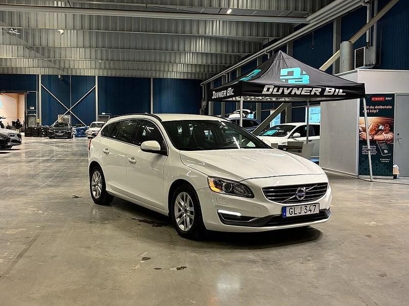 Begagnad Volvo V60 Momentum 181 HK (133 kW) 2014 Vit Kombi