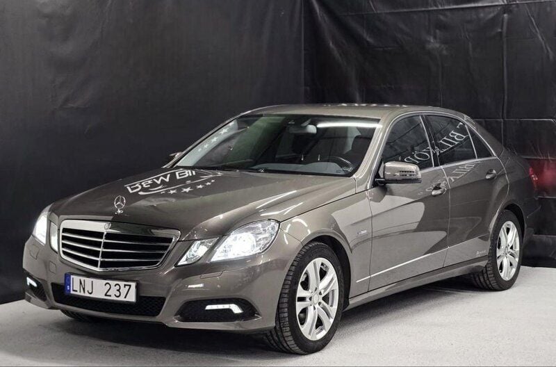 Grå Begagnad 2010 Mercedes E200 Avantgarde Sedan | 129 000 kr (Marknadspris) - Bild 1/4