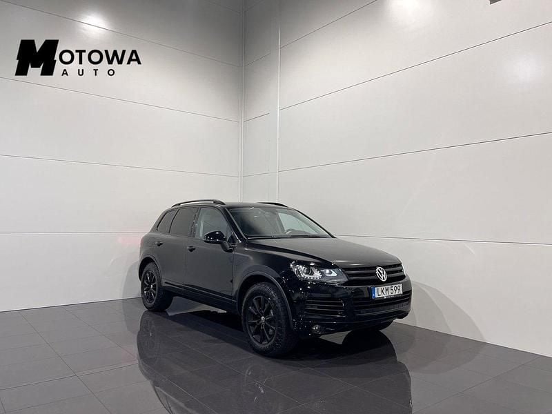 Svart Begagnad 2013 VW Touareg SUV | 179 900 kr (Marknadspris) - Bild 1/4