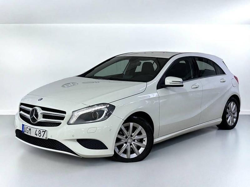 Vit Begagnad 2013 Mercedes A200 Style Halvkombi | 109 900 kr (Marknadspris) - Bild 1/4