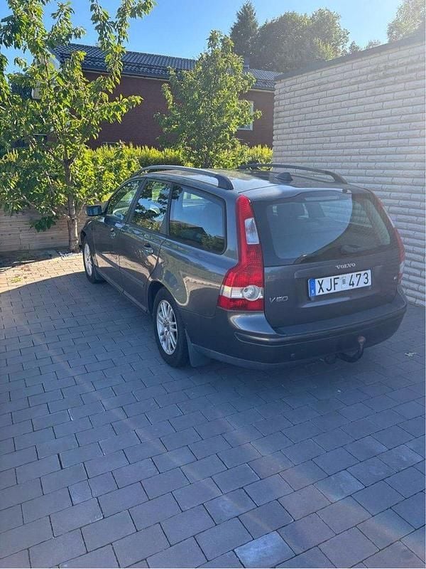 Grå Begagnad 2006 Volvo V50 Kombi | 40 000 kr (Bra pris) - Bild 1/4