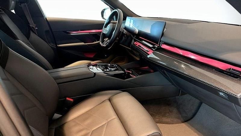 Begagnad BMW 550 M Sport 490 HK (360 kW) 2024 Svart Sedan