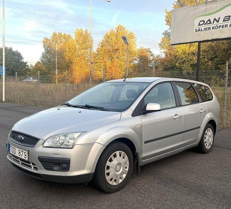 Grå Begagnad 2007 Ford Focus Kombi | 24 900 kr (Marknadspris) - Bild 1/4