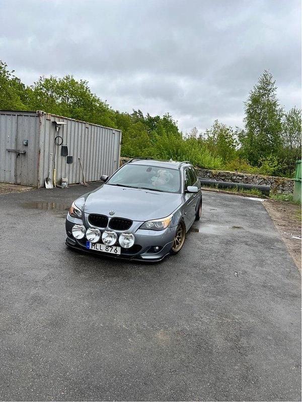 Grå Begagnad 2008 BMW 535 Kombi | 90 000 kr (Marknadspris) - Bild 1/4