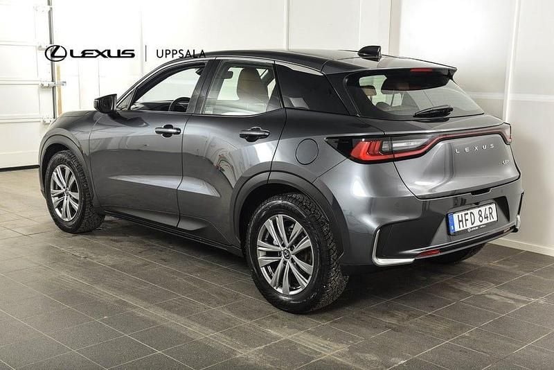 Begagnad Lexus LBX 136 HK (100 kW) 2024 Grå metallic SUV