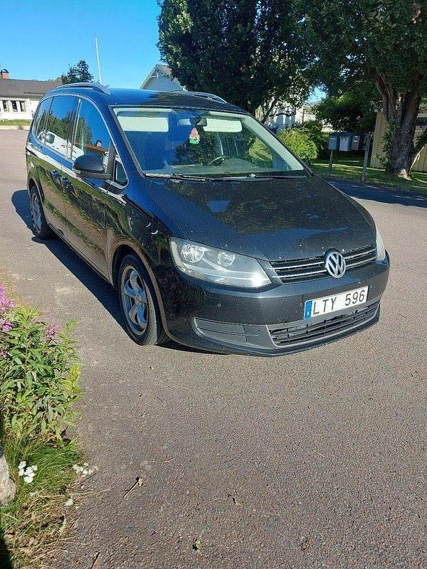 Svart Begagnad 2011 VW Sharan Minibuss | 65 000 kr (Marknadspris) - Bild 1/3