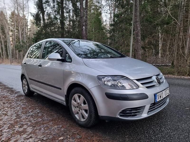 Begagnad VW Golf Plus Cross S 150 HK (110 kW) 2006 Silver Minibuss