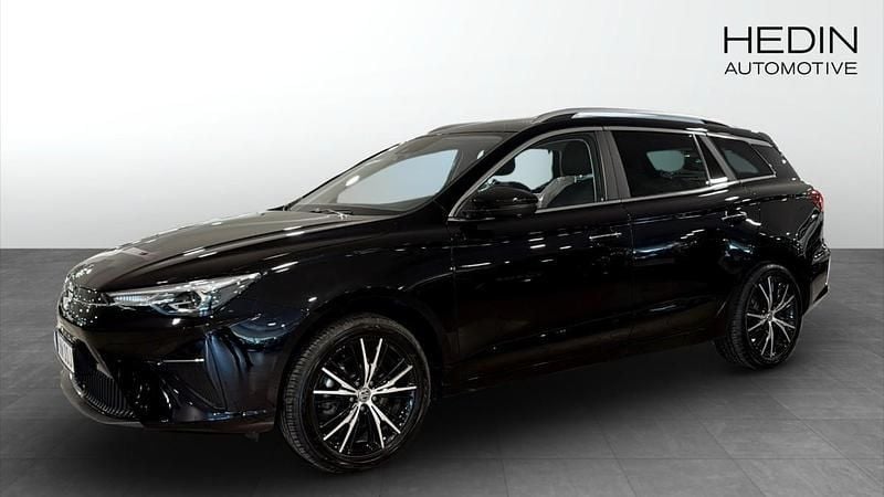 Svart (black) Begagnad 2023 MG MG5 EV Kombi | 239 900 kr (Bra pris) - Bild 1/4