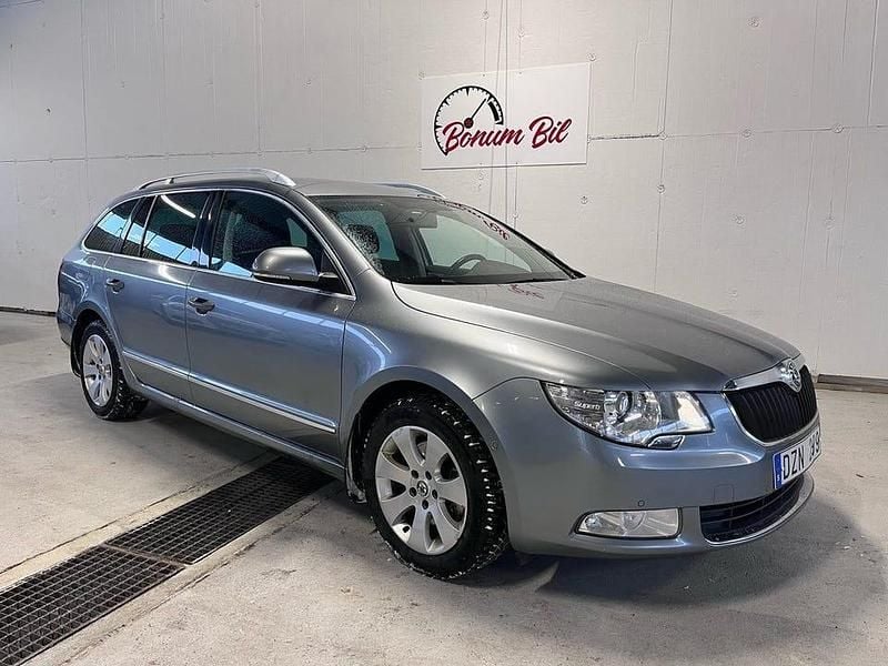 Begagnad Skoda Superb Elegance 160 HK (117 kW) 2010 Silver Kombi