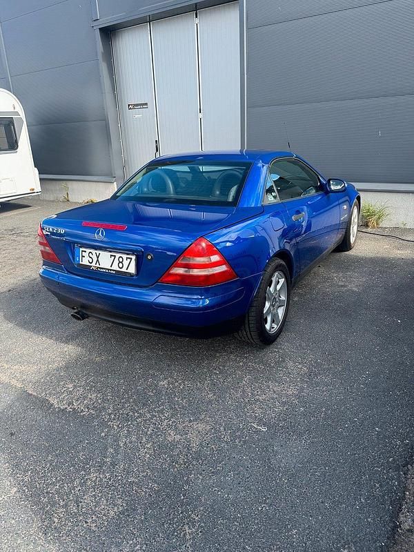 Blå Begagnad 1998 Mercedes 230 Cab | 59 500 kr - Bild 1/4