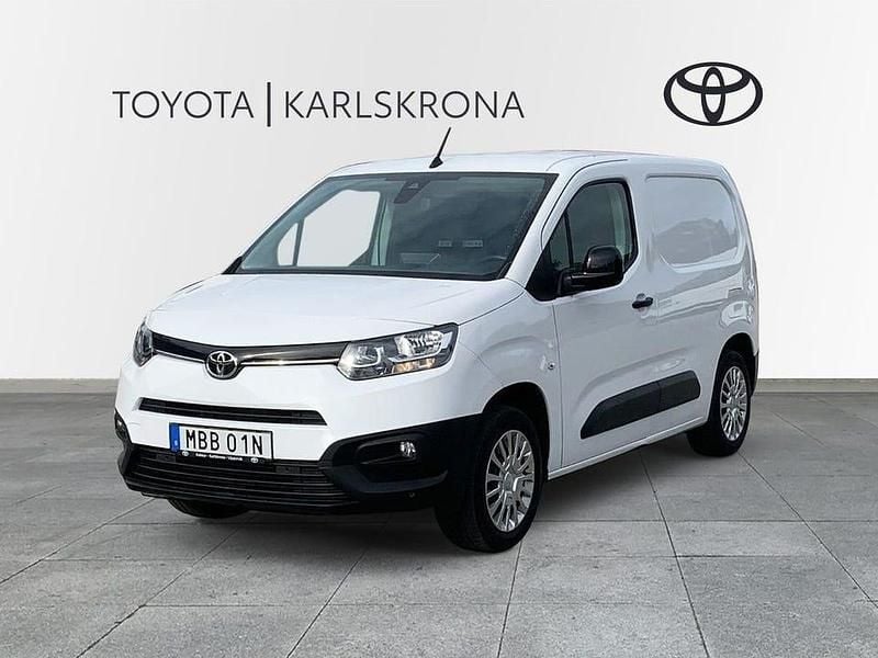 Vit Begagnad 2023 Toyota Proace City City Minibuss | 219 000 kr (Marknadspris) - Bild 1/4
