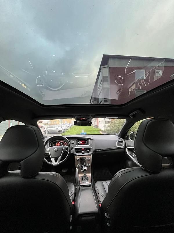 Begagnad Volvo V40 CC 190 HK (139 kW) 2017 Svart Kombi