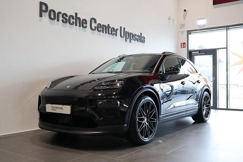 Svart Begagnad 2024 Porsche Macan SUV | 1 115 000 kr - Bild 1/4