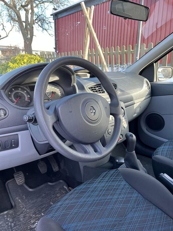 Begagnad Renault Clio R.S. 75 HK (55 kW) 2007 Halvkombi