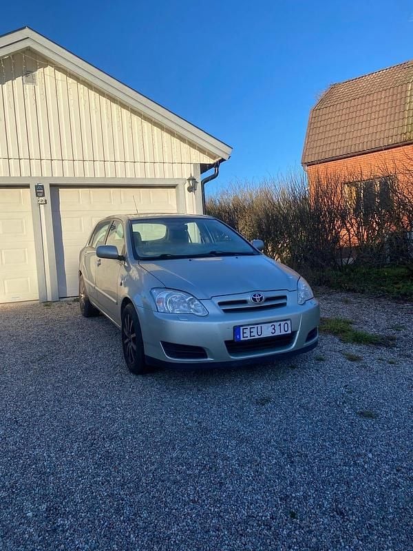 Begagnad 2006 Toyota Corolla Halvkombi | 65 000 kr (Marknadspris) - Bild 1/4