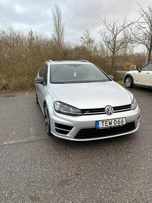 Begagnad 2017 VW Golf VII R Kombi | 214 800 kr (Bra pris) - Bild 1/4