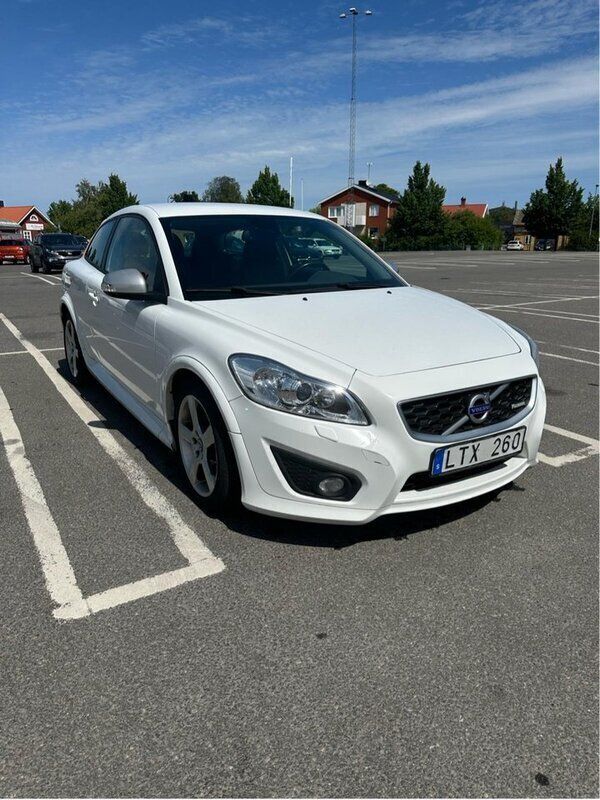 Vit Begagnad 2012 Volvo C30 R-Design Halvkombi | 51 990 kr (Marknadspris) - Bild 1/4
