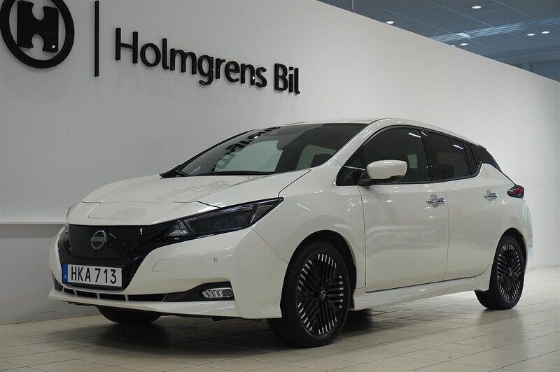 Vit Begagnad 2022 Nissan Leaf N-Connecta Halvkombi | 174 800 kr (Marknadspris) - Bild 1/4
