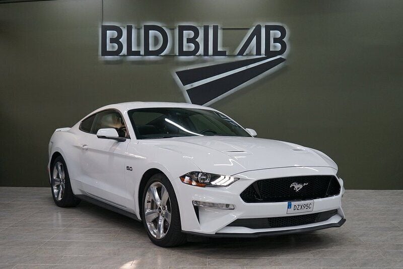 Vit Begagnad 2018 Ford Mustang GT Sportkupé | 399 900 kr (Bra pris) - Bild 1/4