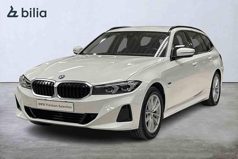 Vit Begagnad 2023 BMW 330e Kombi | 354 900 kr (Bra pris) - Bild 1/1