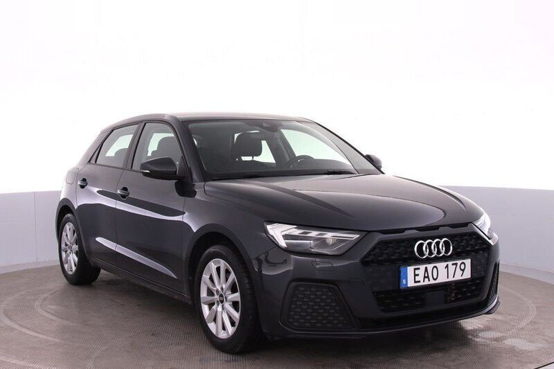 Grå Begagnad 2021 Audi A1 Sportback Proline Halvkombi | 219 000 kr (Marknadspris) - Bild 1/4