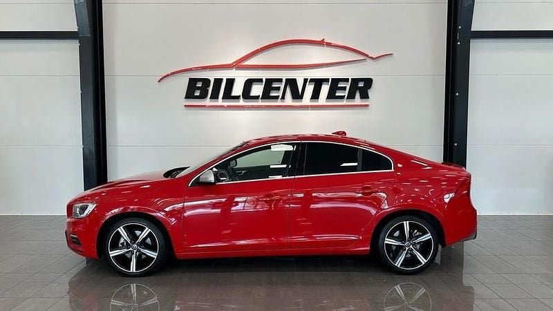 Begagnad Volvo S60 R-Design 153 HK (112 kW) 2017 Röd Sedan