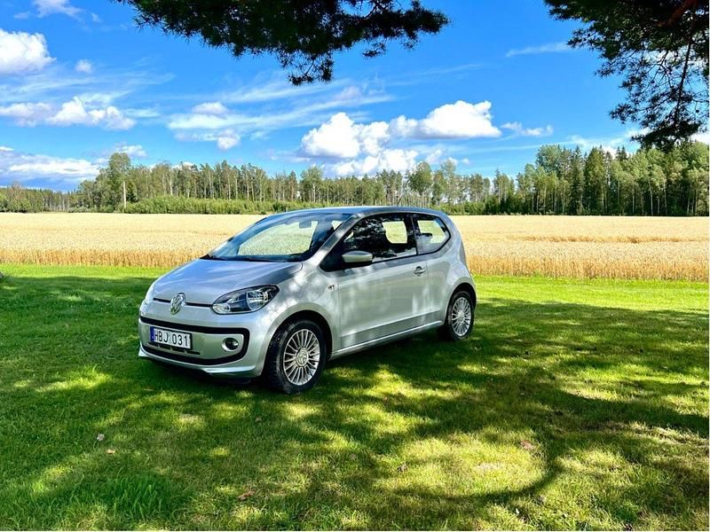 Silver Begagnad 2012 VW up! high up! Halvkombi | 55 000 kr (Marknadspris) - Bild 1/4