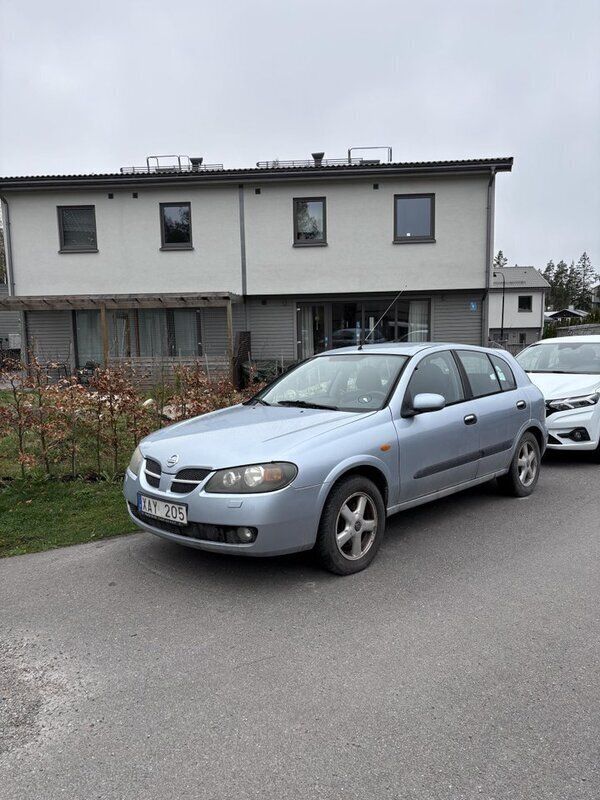 Blå Begagnad 2005 Nissan Almera Halvkombi | 6 000 kr (Superpris) - Bild 1/3