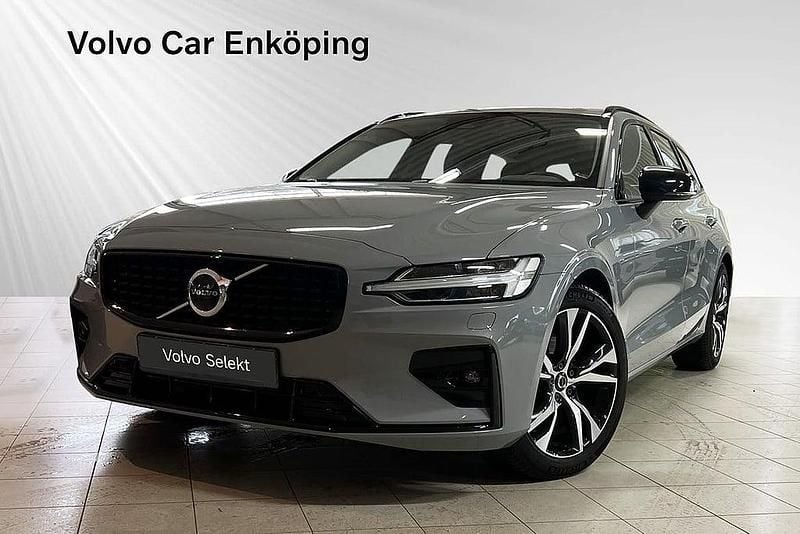 Grå Begagnad 2023 Volvo V60 Plus Kombi | 379 900 kr (Lite dyr) - Bild 1/3