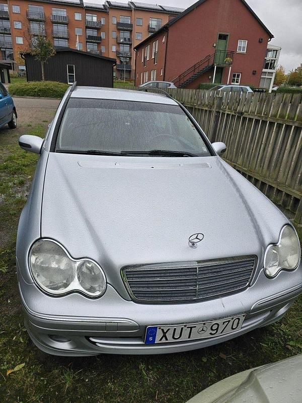 Silver Begagnad 2006 Mercedes C220 Avantgarde Kombi | 35 000 kr (Marknadspris) - Bild 1/4