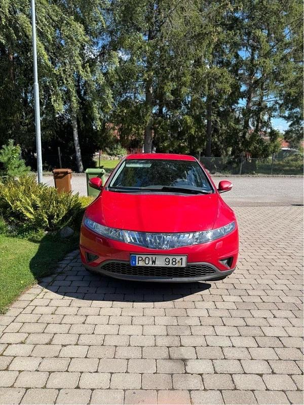 Röd Begagnad 2006 Honda Civic Sport Halvkombi | 21 000 kr (Marknadspris) - Bild 1/4