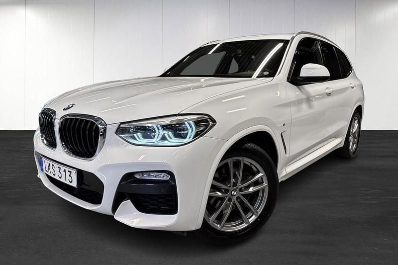 Vit (white) Begagnad 2018 BMW X3 M Sport SUV | 319 990 kr (Marknadspris) - Bild 1/4