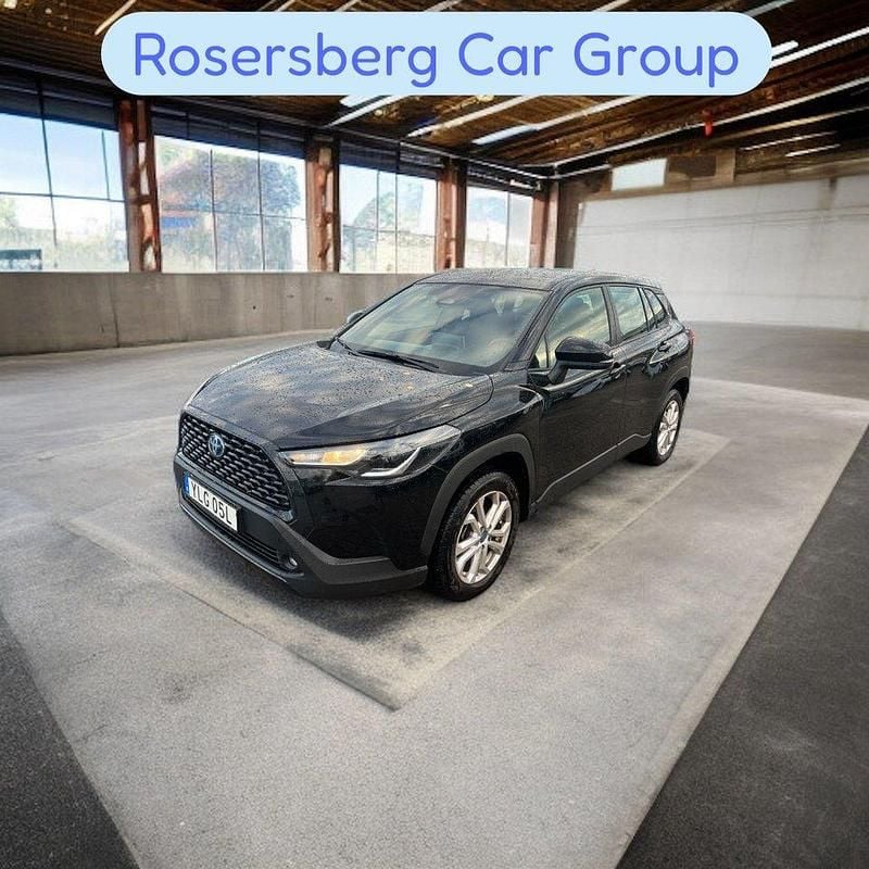 Svart Begagnad 2024 Toyota Corolla Cross Active SUV | 369 875 kr (Marknadspris) - Bild 1/1